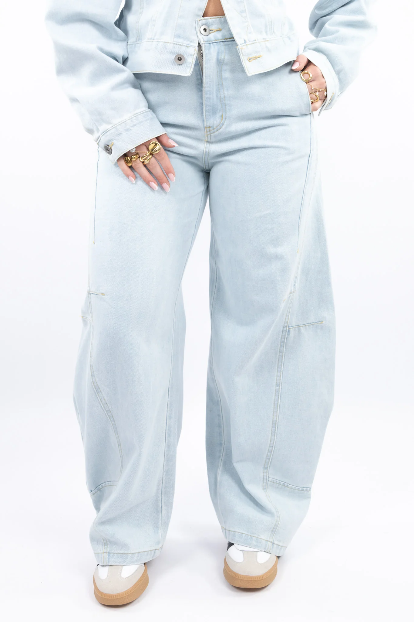 Light Wash Balloon Jeans - Image 3