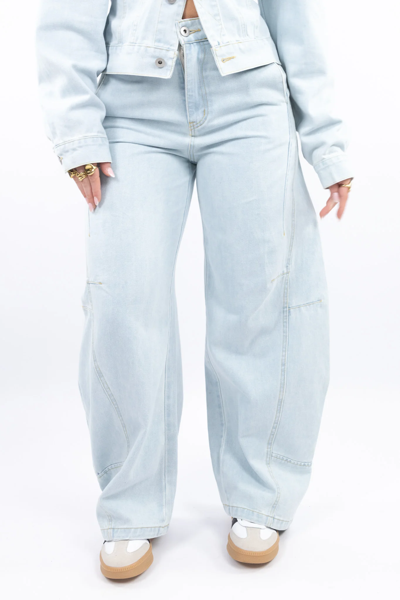Light Wash Balloon Jeans - Image 4